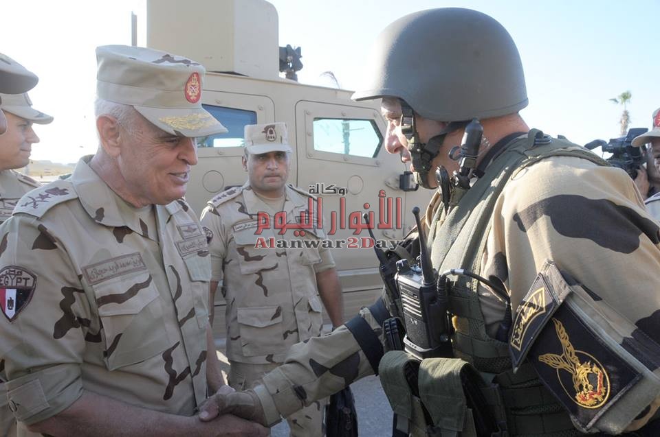 الفريق / محمد فريد يتفقد عناصر القوات المسلحة والشرطة بسيناء …