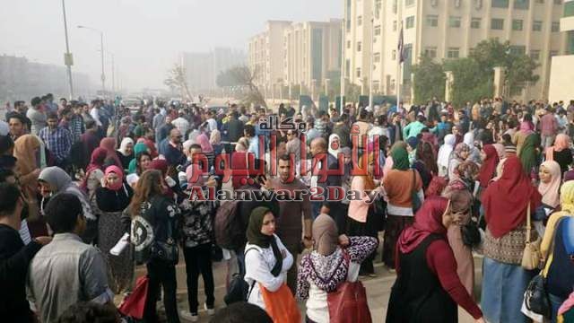 تظاهر طلاب جامعة النهضة ببني سويف احتجاجا على زيادة المصروفات