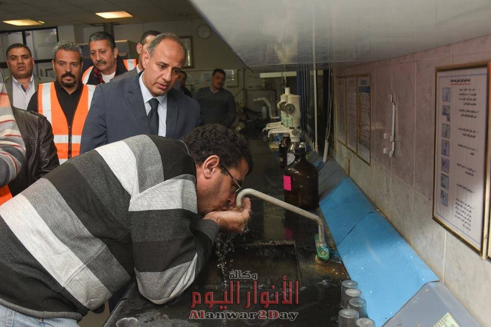 محافظ الإسكندرية يتفقد محطة مياه السيوف للتأكد من تشغيل المحطة بكامل طاقتها وعودة المياه بشكل جيد