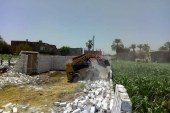 إزالة 35 حالة تعدي علي الأرض الزراعية بديرمواس بالمنيا