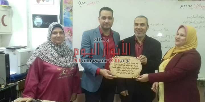 تكريم الدكتور محمد القللي بمدرسة جمال الدين شيحه بمحافظة دمياط