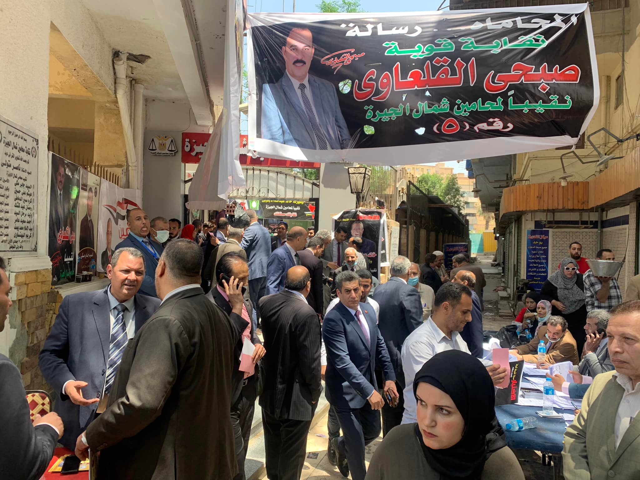 محامين شمال الجيزة يتوافدون للإدلاء بأصواتهم في صناديق الاقتراع لإختيار النقيب الفرعى